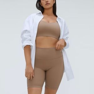 Everlane The Perform Bike Short 6” inseam